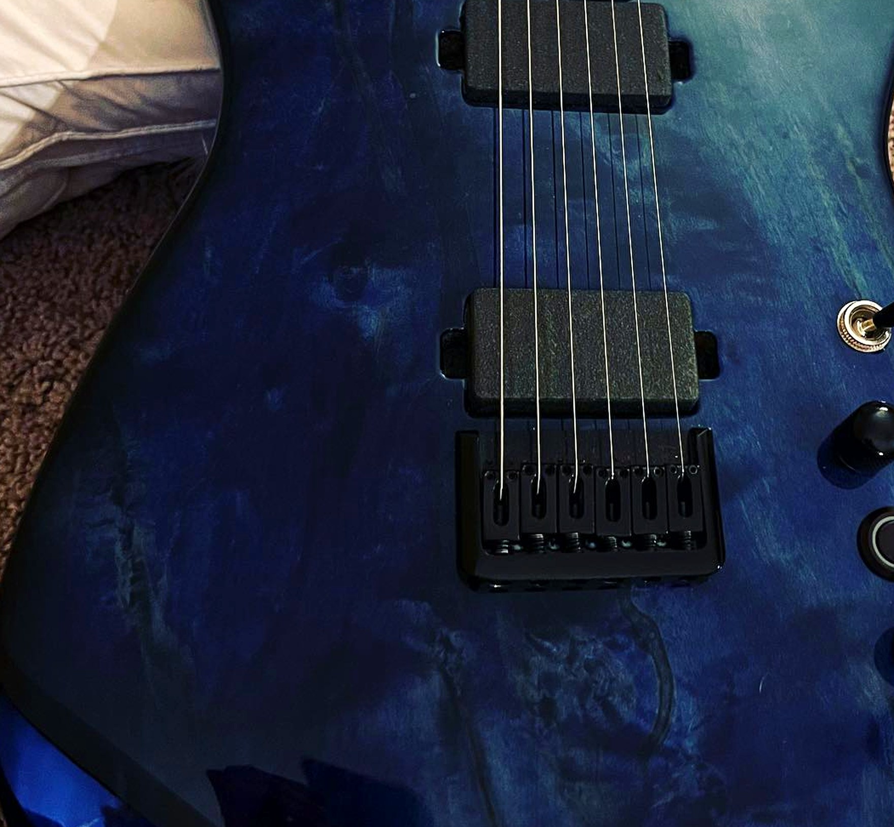 Papin custom in blue burl under a deep gloss